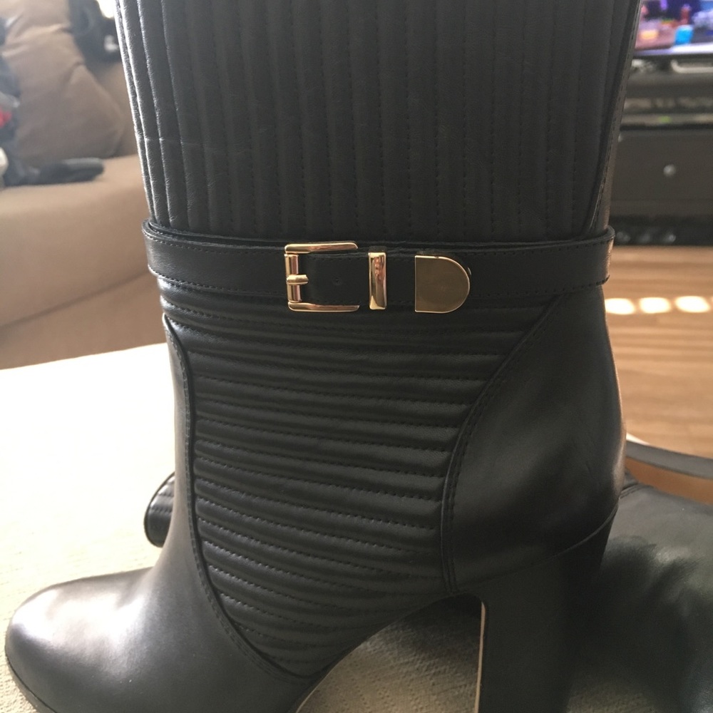 **Black Leather Boots Vince Camuto sz 10 LIKE NEW!